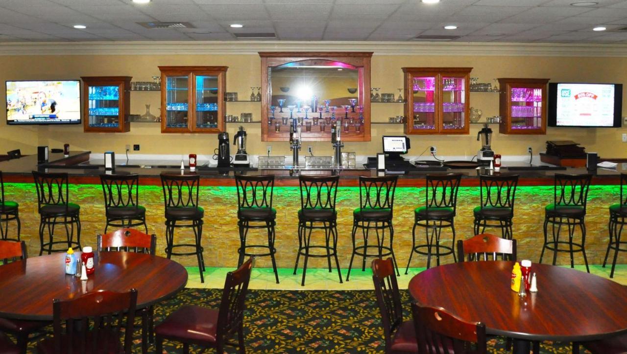 Magnuson East Hotel 3*